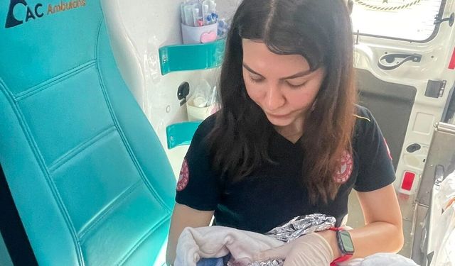 7'nci çocuğu ambulansta dünyaya geldi!