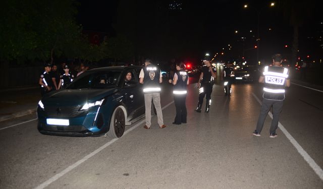 Adana’da huzur uygulaması: 35 aranan kişi yakalandı, 3,6 milyon TL ceza kesildi