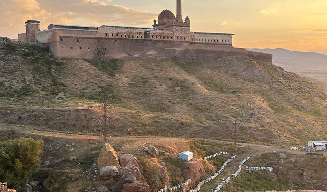 Ağrı'nın tescilli ürünü: Geven balı