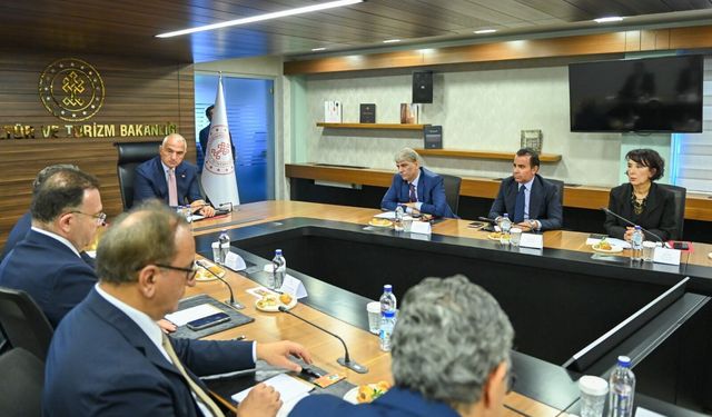 Bakan Ersoy, Hizmet İhracatçıları Birliği Yönetimiyle Bir Araya Geldi
