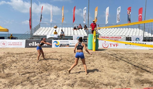 Bartın'da plaj voleybolu heyecanı