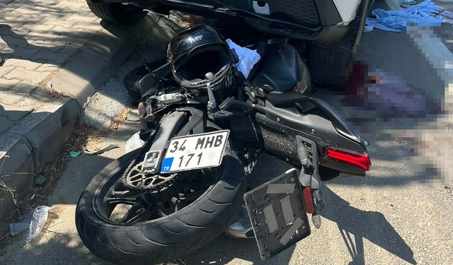 Çanakkale'de motosiklet, park halindeki otomobile çarptı