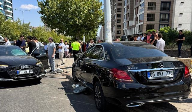 Diyarbakır'da otomobiller çapıştı