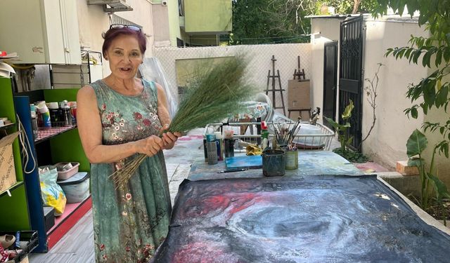 Emekli öğretmen, evinin bahçesini sanat atölyesi yaptı!