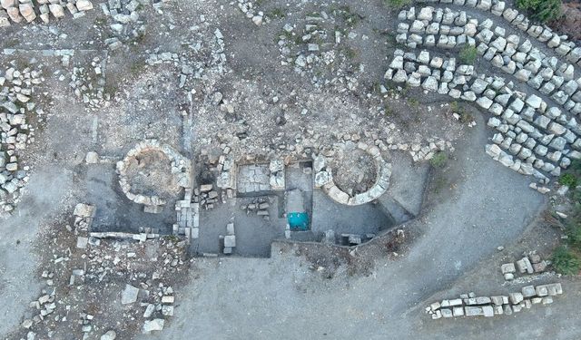2 Bin Yıllık Hadrianus Heykeli Yeniden Ayağa Kaldırıldı!