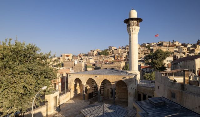 Hasar gören iki tarihi camide restorasyon tamamlandı