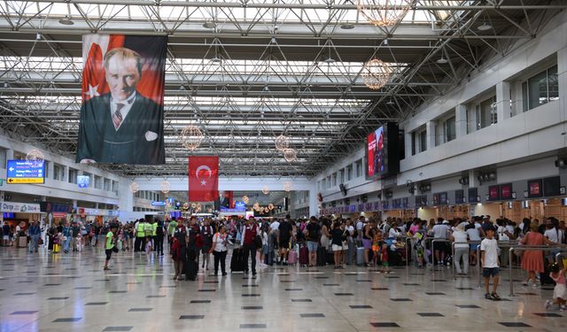 Havalimanlarında 7 ayda rekor yolcu trafiği!