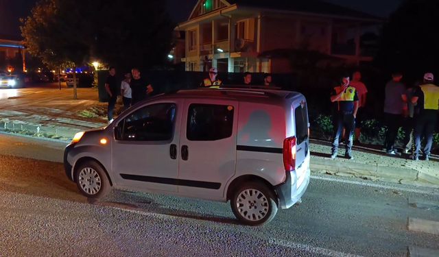 İnegöl’de Hafif Ticari Araç Kaldırıma Çarptı: 1 Yaralı