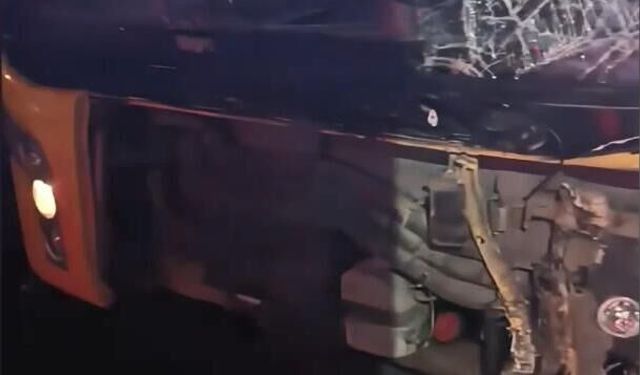 Kağıthane'de otomobille İETT otobüsü çarpıştı