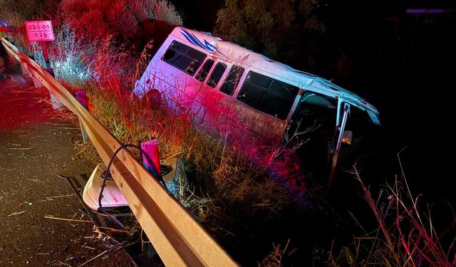 Minibüs tarlaya devrildi: 1 ölü, 2 yaralı