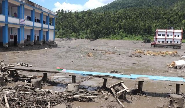 Nepal'deki selde hayatını kaybedenlerin sayısı arttı!