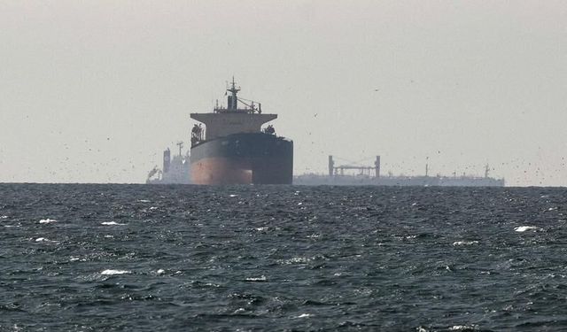 Umman açıklarında petrol tankeri vuruldu