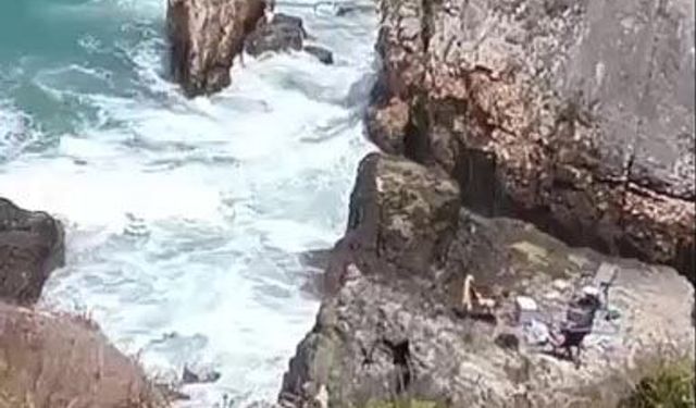 Yasağa rağmen denize girdi mahsur kaldı