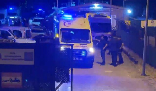 Zeytinburnu açıklarında gemide zehirlenme paniği: 4 kişi hastaneye kaldırıldı