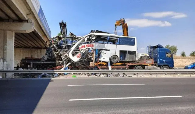 Ankara'da midibüs ile kamyon çarpıştı: Ölü sayısı 2'ye, yaralı sayısı 25'e yükseldi