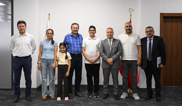 Altındağ’ın LGS şampiyonu Başkan Tiryaki’yi ziyaret etti