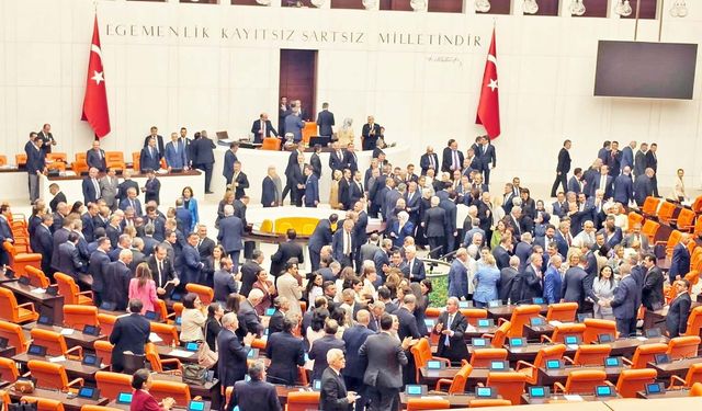 Meclis’te 11 Saatlik Çerçeve Yasa Mesaisi