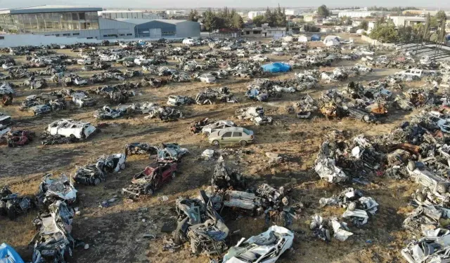 Hatay’da depremde enkazdan çıkarılan araçlar sahiplerine teslim edildi