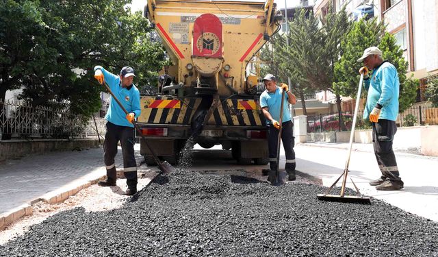 Yenimahalle'de Altyapı Mesaisi Sürüyor: Ekipler İlçenin Dört Bir Yanında Çalışıyor