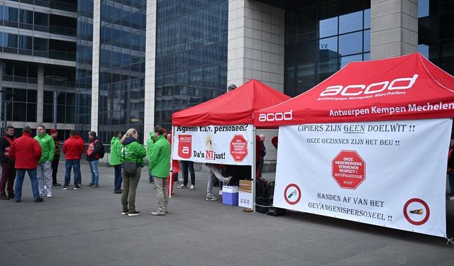 Cezaevi çalışanları 5 günlük greve gitti