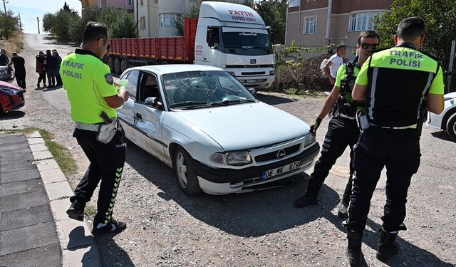 Kırıkkale'de iki otomobil çarpıştı