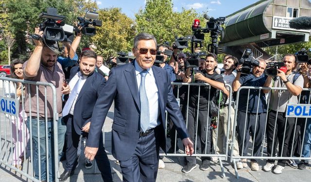 Melih Gökçek, Ankara Adliyesi’nde şüpheli sıfatıyla ifade veriyor