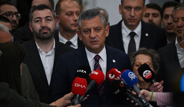 Özgür Özel'e Dil Derneği'nden Onur Ödülü