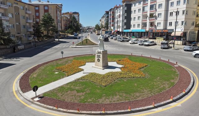 Sivas'ta Hacı Bektaş Veli'nin aslanlı ve ceylanlı heykeli yaptırıldı