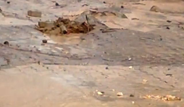 Elmalı’da Sağanak Cadde ve Sokakları Su Bastı