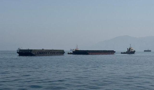 İran, Hürmüz Boğazı'nda 56 gemi kara listede
