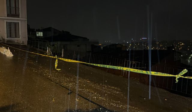 İstanbul'da sağanak sonrası toprak kayması: 25 kişi tahliye edildi