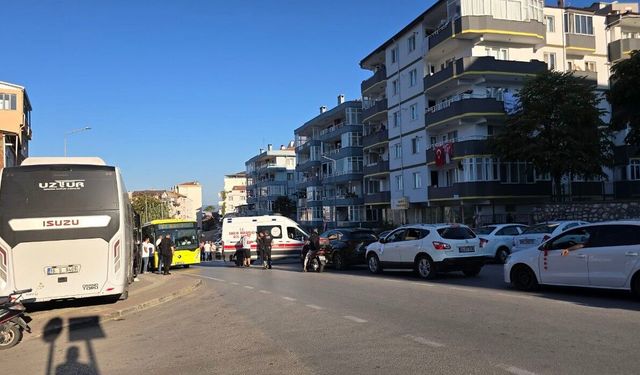 Kalp Krizi Geçiren Servis Şoförü Kaza Yaptı: Hayati Tehlikesi Sürüyor