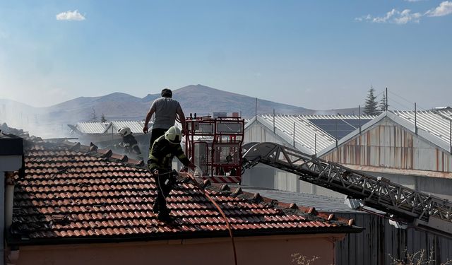 Kayseri'de tekstil fabrikasının deposunda yangın