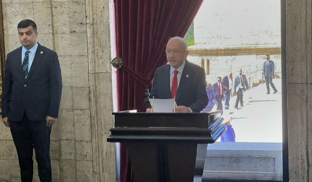 Kılıçdaroğlu, Anıtkabir'i ziyaret etti