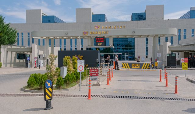 Milaslı muhtarlar ve işçilerden Danıştay önünde açıklama