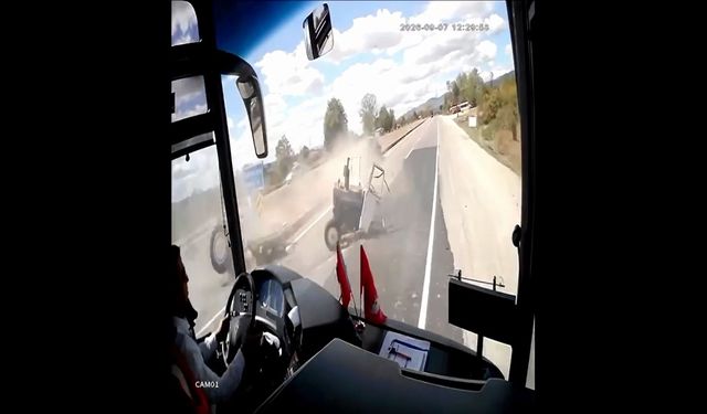 Otomobil ile çarpışan traktör ikiye bölündü
