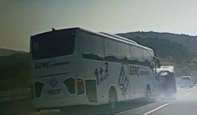 Yolcu otobüsüyle çarpışan hafif ticari araçtaki Burak, hayatını kaybetti