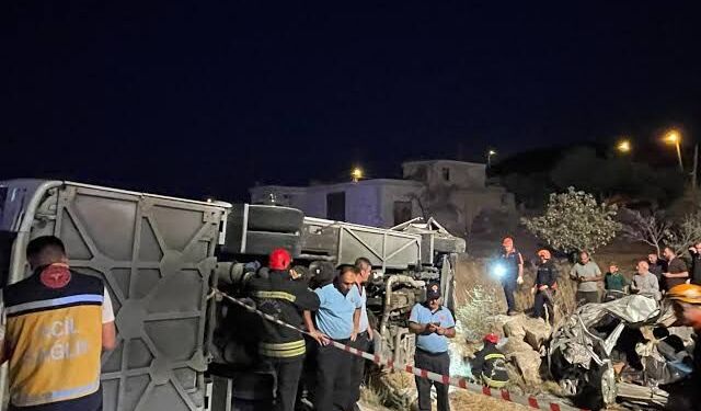 Gaziantep’teki Feci Kazada Ölen 7 Kişi Yan Yana Toprağa Verildi