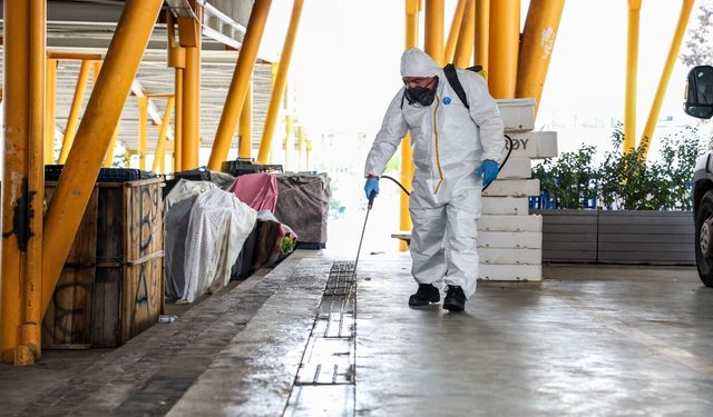 Çankaya'nın Pazarlarında Hijyen Mesaisi: Ekipler Tek Tek Dezenfekte Ediyor