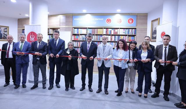 Keçiören’de Atatürk Kitaplığı Açıldı: 567 Kitap Okurlarla Buluştu