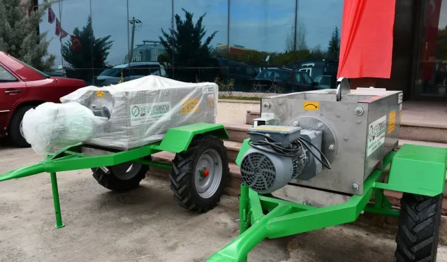 Kalecik Belediyesi’nden üreticiye üzüm sıkma makinesi desteği