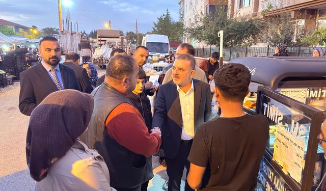 Sincan’da pazar tezgahının başına Başkan Murat Ercan geçti