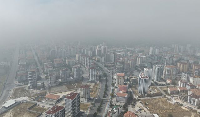 Niğde güne sisle başladı: Görüş mesafesi düştü