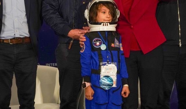 Astronotlardan uzay yolculuğu uyarısı: Radyasyon, enkaz ve yapay zekâ gündemde