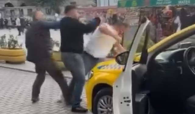 Fatih’te Yolcu Alma Kavgası! Taksiciler Birbirine Girdi