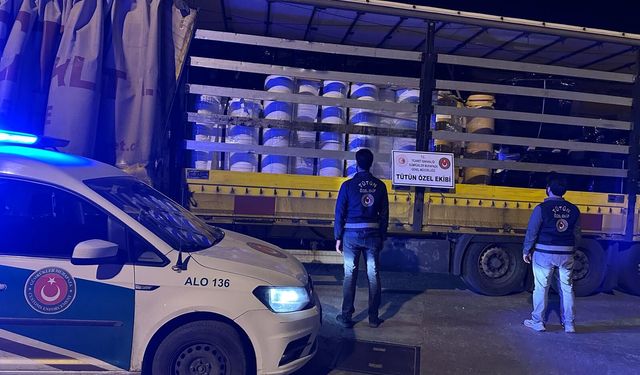 İzmir’de kaçak sigara fabrikasına operasyon: 125 milyon TL’lik ürün ve makine ele geçirildi