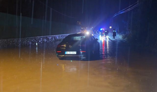 Sağanak nedeniyle mahsur kaldılar!