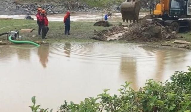 Selde kaybolanlar için belediye önündeki gölette çalışma başlatıldı