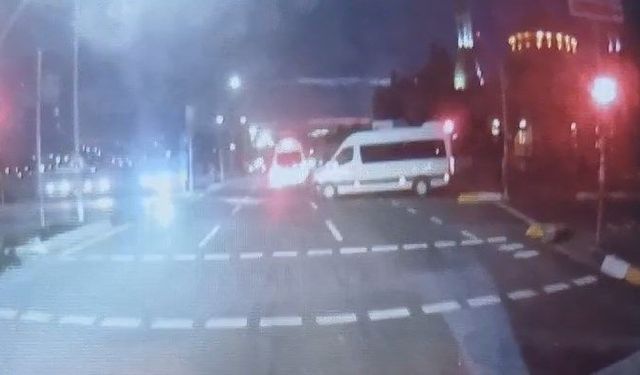 Servis minibüslerinin karıştığı kaza kamerada