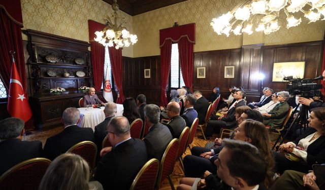TBMM Başkanı Kurtulmuş Roma'da Türklerle buluştu